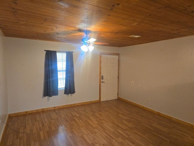 Building Photo - 15705 Hallmark Ln