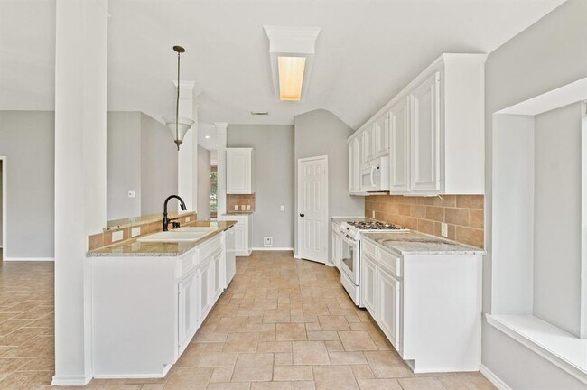Building Photo - 3702 Glenhill Dr