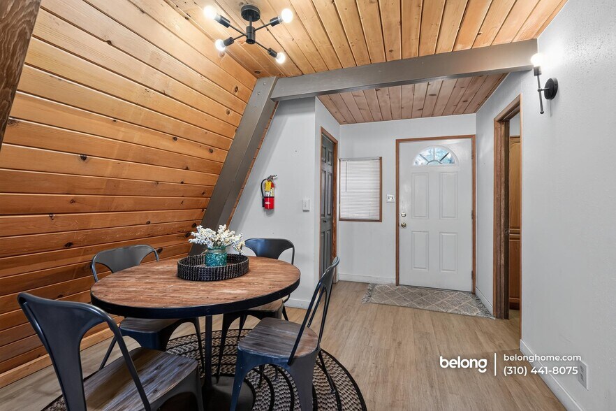 Building Photo - 1295 Balsam Dr