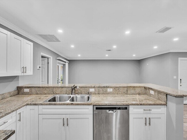 Building Photo - 3880 NW 79th Ave