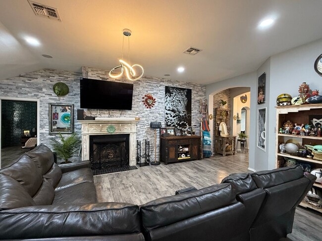 Building Photo - Beautifully updated home IN THE BLUFFS COMING SOON!