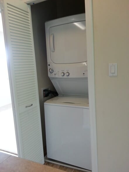 Washer/dryer in unit - 139 Hoowaiwai Loop