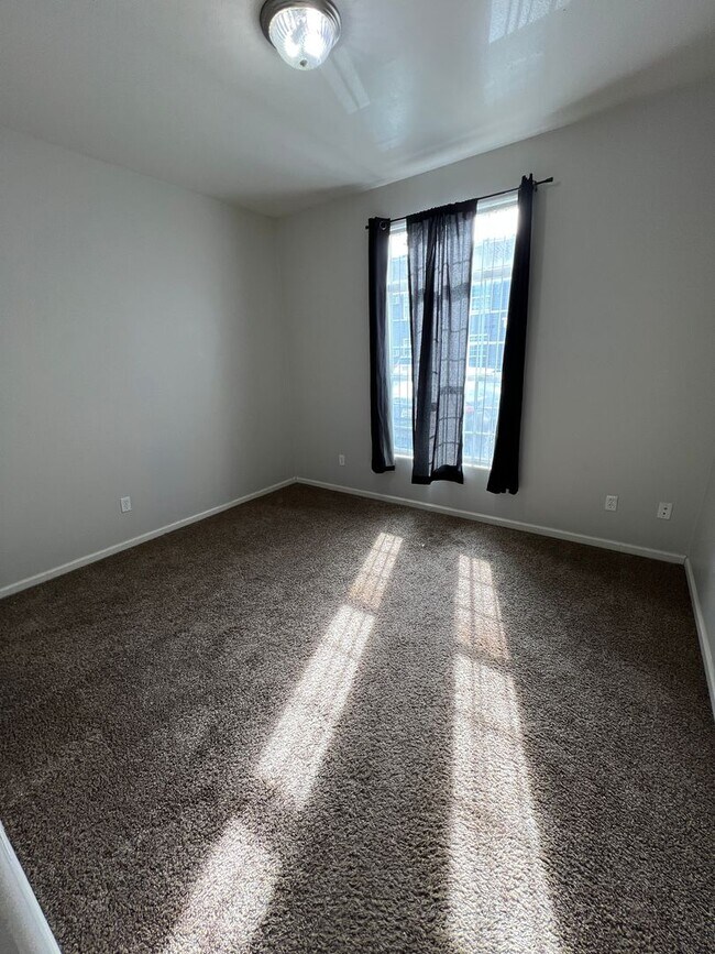 Building Photo - 1920 Monte Vista Dr