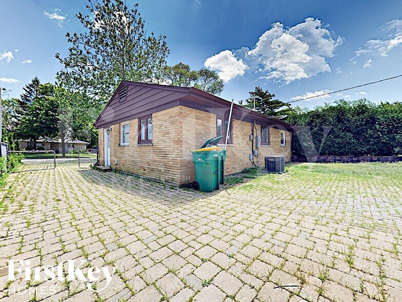 Building Photo - 254 E Wayne Pl