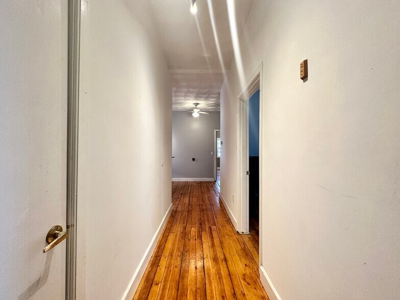Building Photo - 124 Almy St