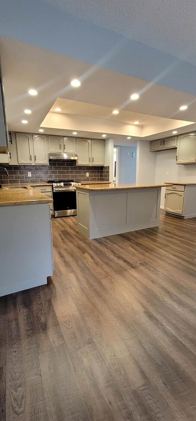 Building Photo - 9614 Charter Ridge Dr