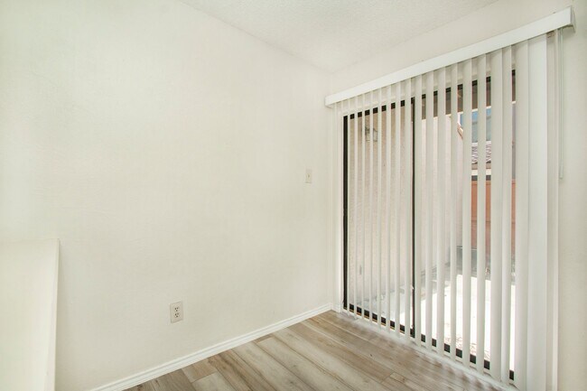 Building Photo - 4242 N Capistrano Dr
