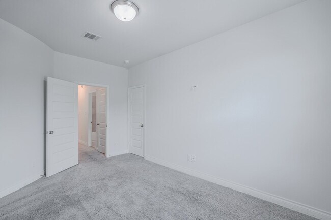 Building Photo - 17010 Harper's Way
