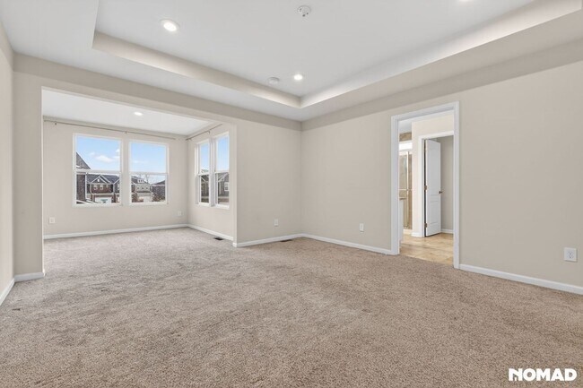 Building Photo - 2851 Fairgrove Cres