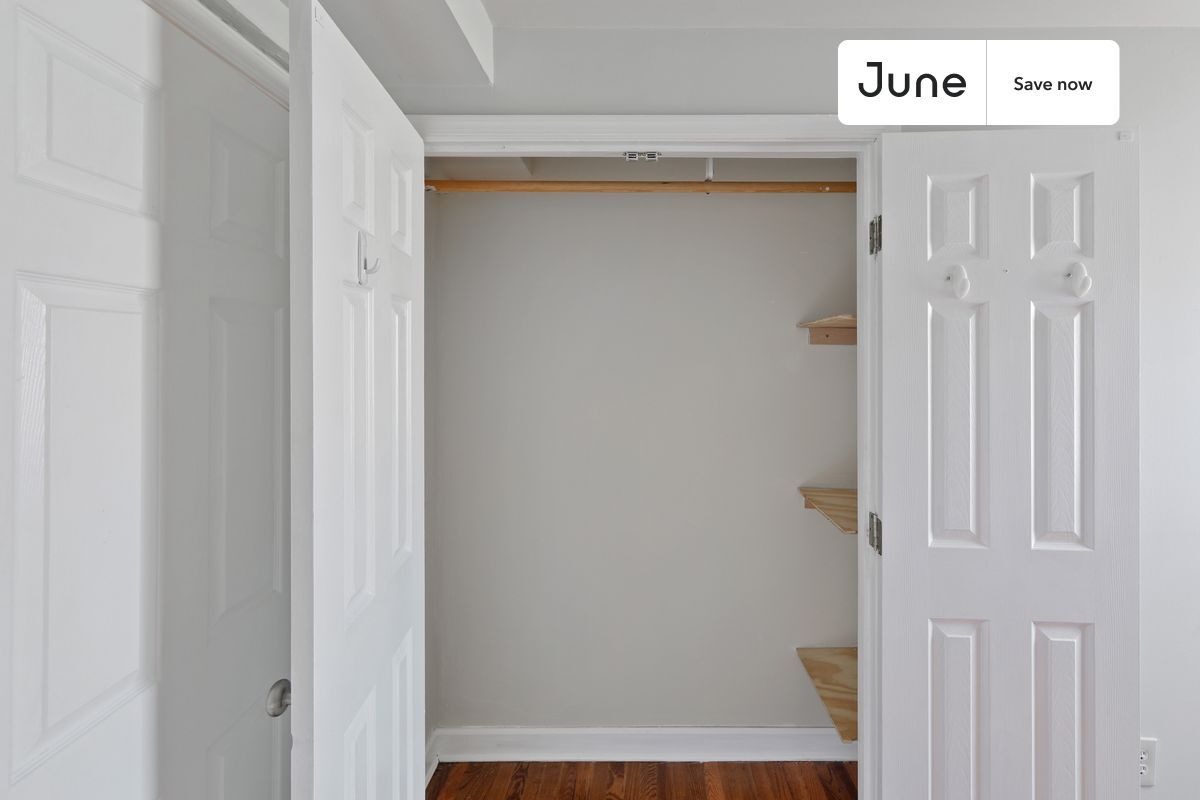 Building Photo - 1334 Newton St NE