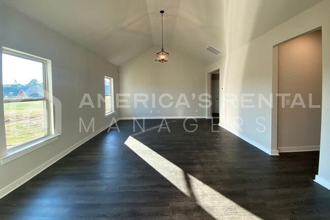 Building Photo - Home for Rent in Weaver AL... Coming Soon!