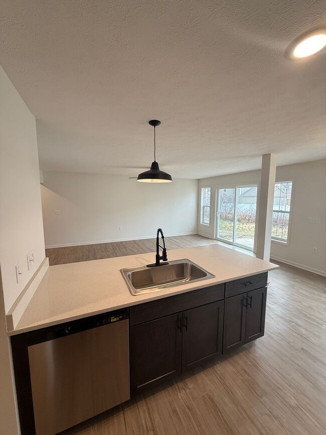 Building Photo - 65 Arthurian Way