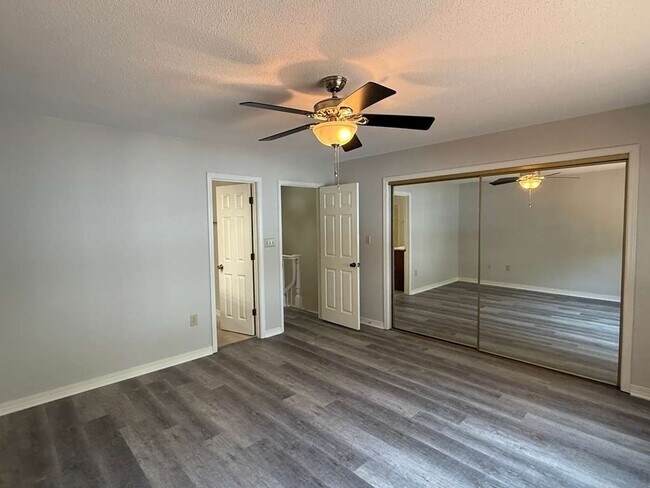 Building Photo - 806 Regatta Cir