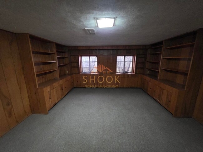 Building Photo - COZY 2 BR HOME NEAR CAMPUS WITH FINISHED B...