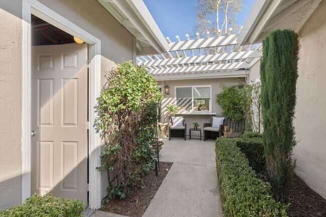 Building Photo - Luxurious Remodeled 2 Bedroom 2 Bath Home in Desirable Almaden Community!