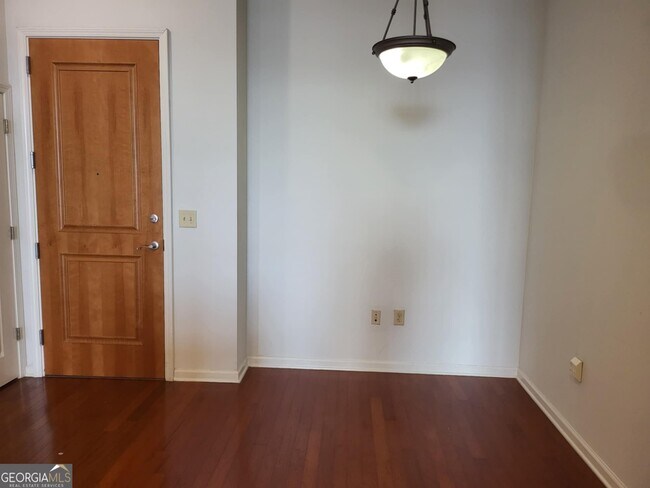 Building Photo - 3040 Peachtree Rd NW