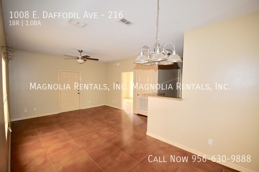 Building Photo - 1008 E Daffodil Ave