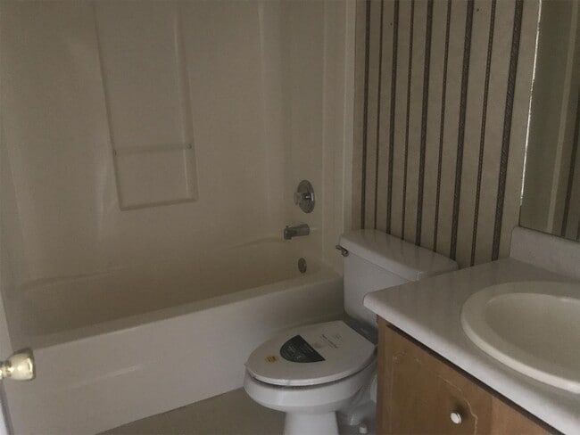 Building Photo - 271 Bobbie St