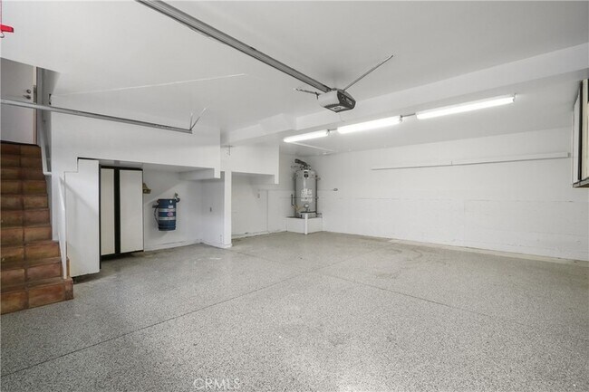 Building Photo - 6031 Shadowbrook Cir