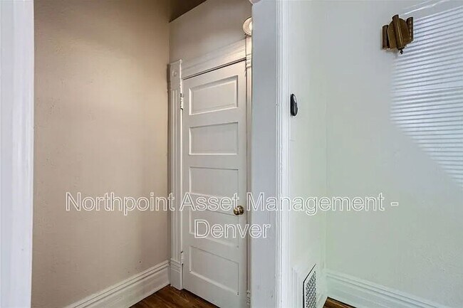 Building Photo - Newly Renovated Single Family Home | 1 BR/1BA | Fireplace!