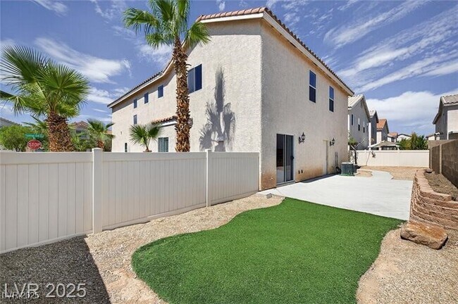 Building Photo - 9340 Lakefront Color St