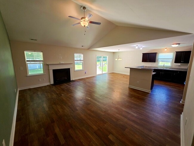 Building Photo - 3 Bedroom 2 BA Justice Ridge
