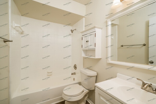 Building Photo - 13681 S Poplar St