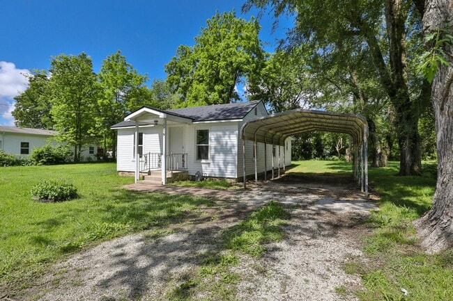 Building Photo - REMODELED 2 Bedroom | 2 Bathroom HOME -- 1...