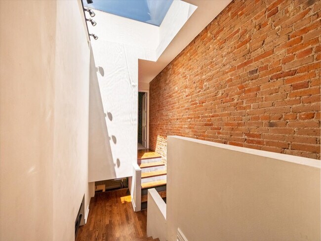 Building Photo - 2753 Champa St