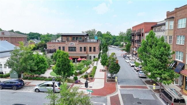 Building Photo - 120 Grand Cres