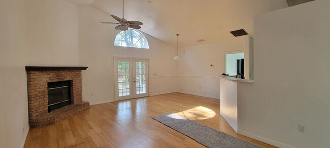 Building Photo - 3 Bedroom/2 Bath Home in Cherry Tree
