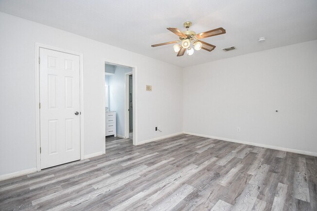 Building Photo - 11915 N Hanworth Dr