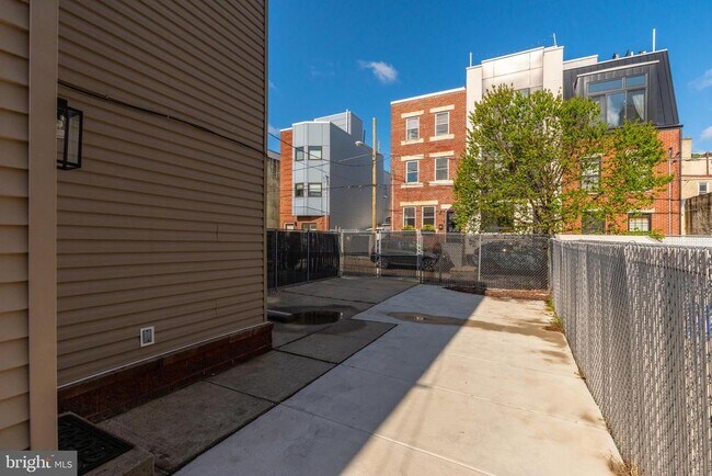 Building Photo - 1330 N Hancock St