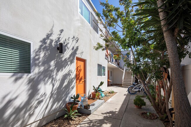 Building Photo - Modern Ocean Beach 1 Bed/1 Bath Apartment ...