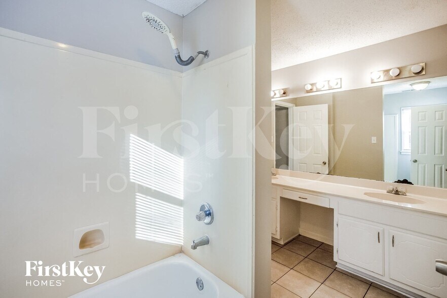 Building Photo - 4644 Winterpark Dr