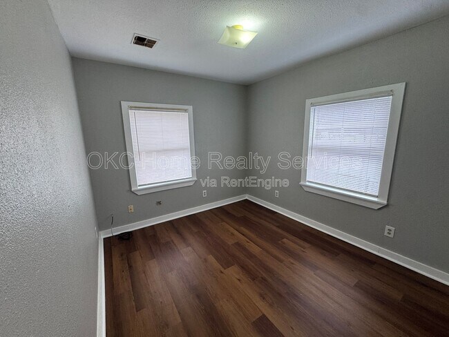 Building Photo - 4201 NE 16th Terrace