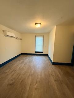 Building Photo - 818 W 4th St