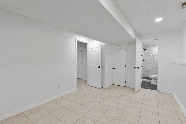 Building Photo - Just Listed! Step into one of the Northlan...