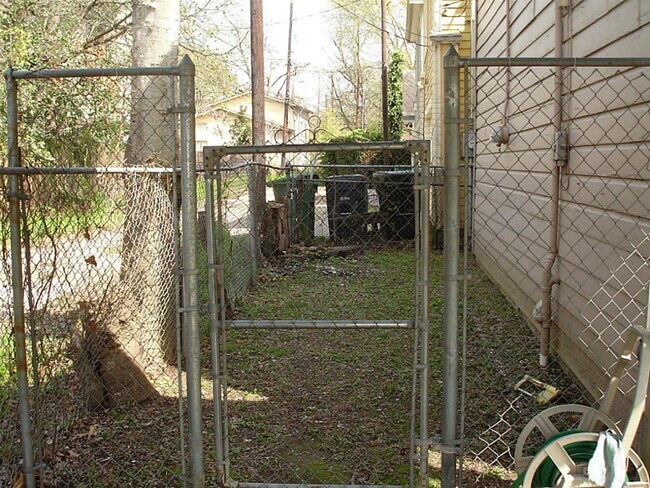 Building Photo - 447 W 22nd St