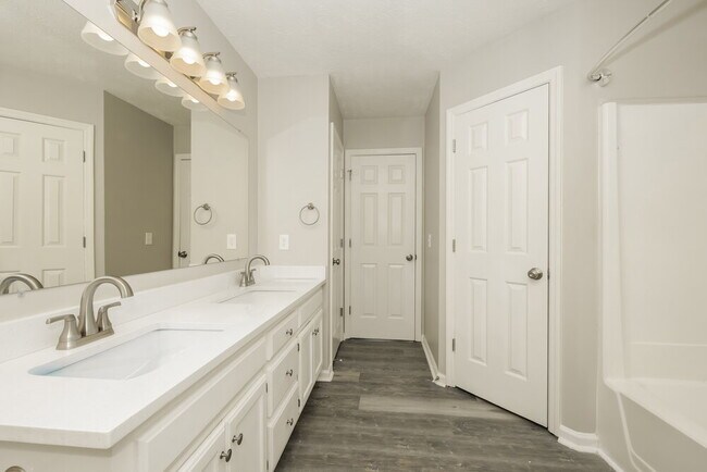 Building Photo - 186 Elm St