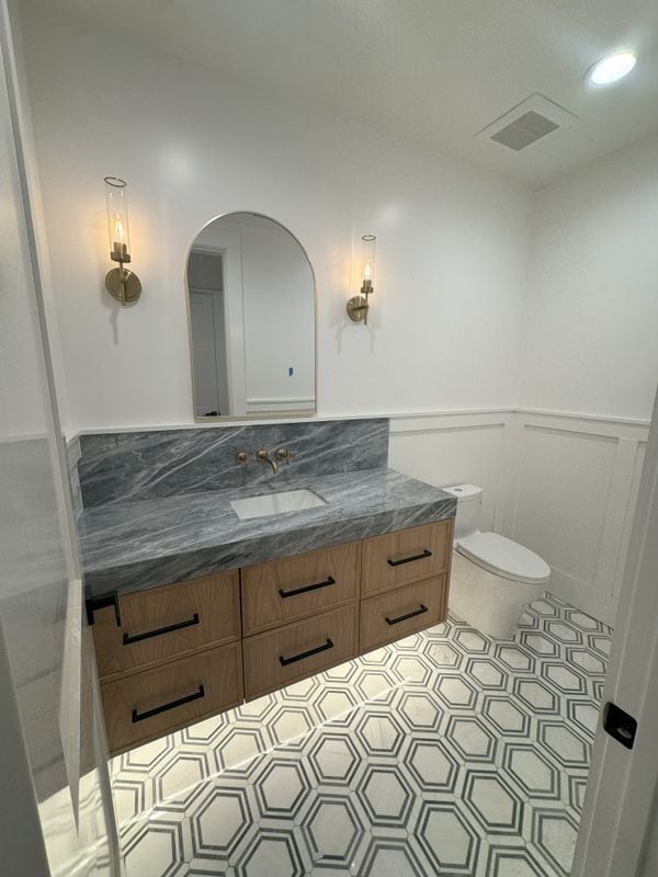 Building Photo - 3312 Kenilworth Dr