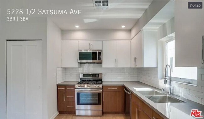 Building Photo - 5228 Satsuma Ave