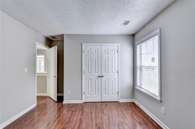 Building Photo - 300 Treyford Ct