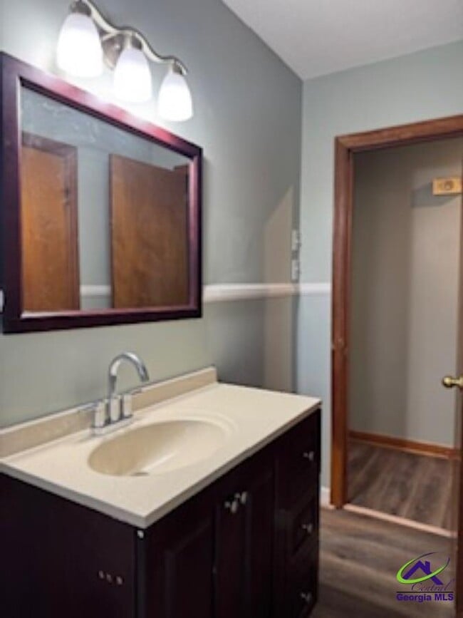 Building Photo - 106 Eleanor Cir