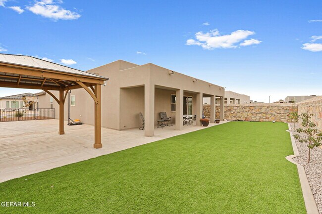 Building Photo - 824 Paseo Solar Dr