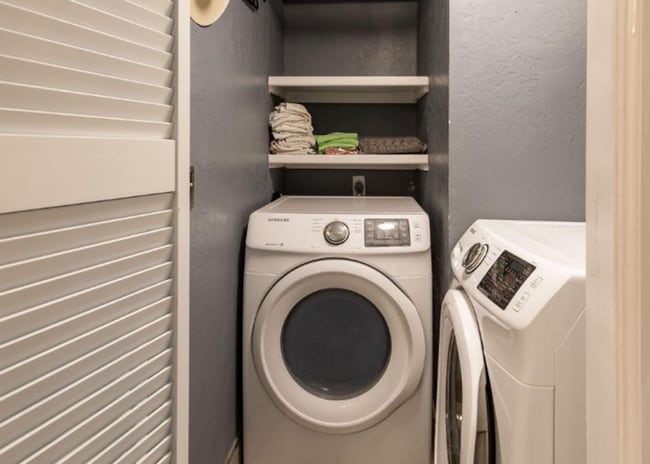 Building Photo - 301 SE 34th St