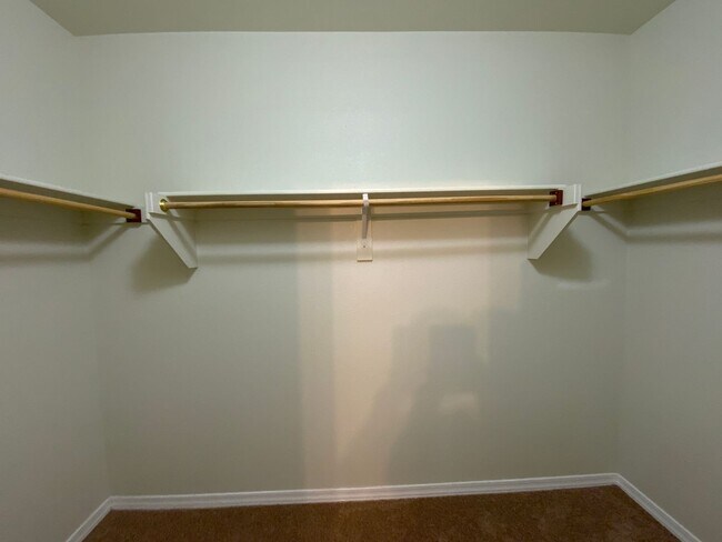 Building Photo - Beautiful 3 Bedroom Single Story Home Available Near Northern Blvd NW & Rainbow Blvd NE!