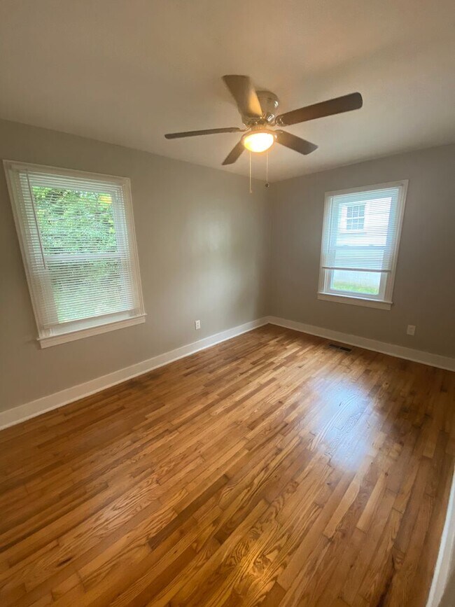 Building Photo - 130 Oakdale Ct