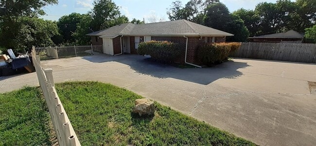 Building Photo - 2801 NW 19th St