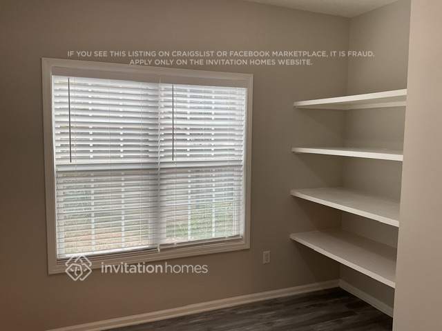 Building Photo - 4233 Essex Dr